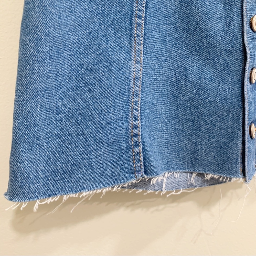Zara Mid-Rise Denim Skirt. Dark Wash. Frayed Hem. - Picture 6 of 8